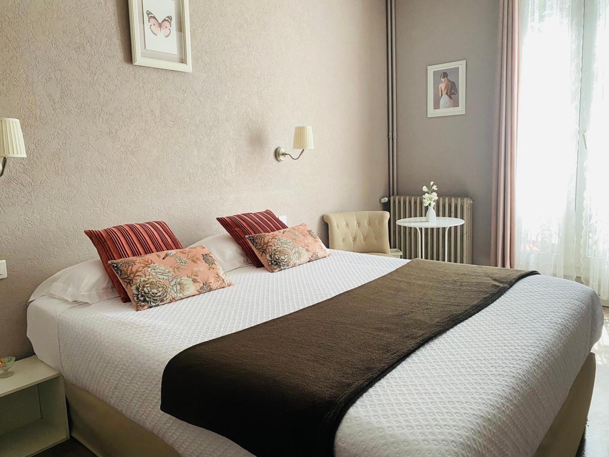 Le Grand Hotel Forcalquier Exterior photo