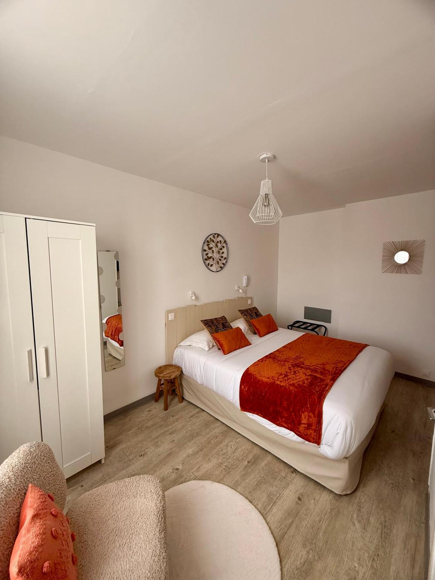 Le Grand Hotel Forcalquier Exterior photo